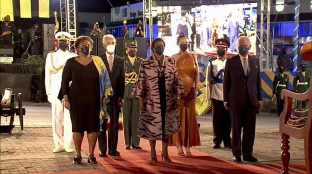 Barbados proglašen za republiku, kraj ere britanske krune 1