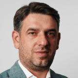 "Za napredak je možda potrebno da se u Srbiji promeni vlast, kao što je slučaj na Kosovu" 5