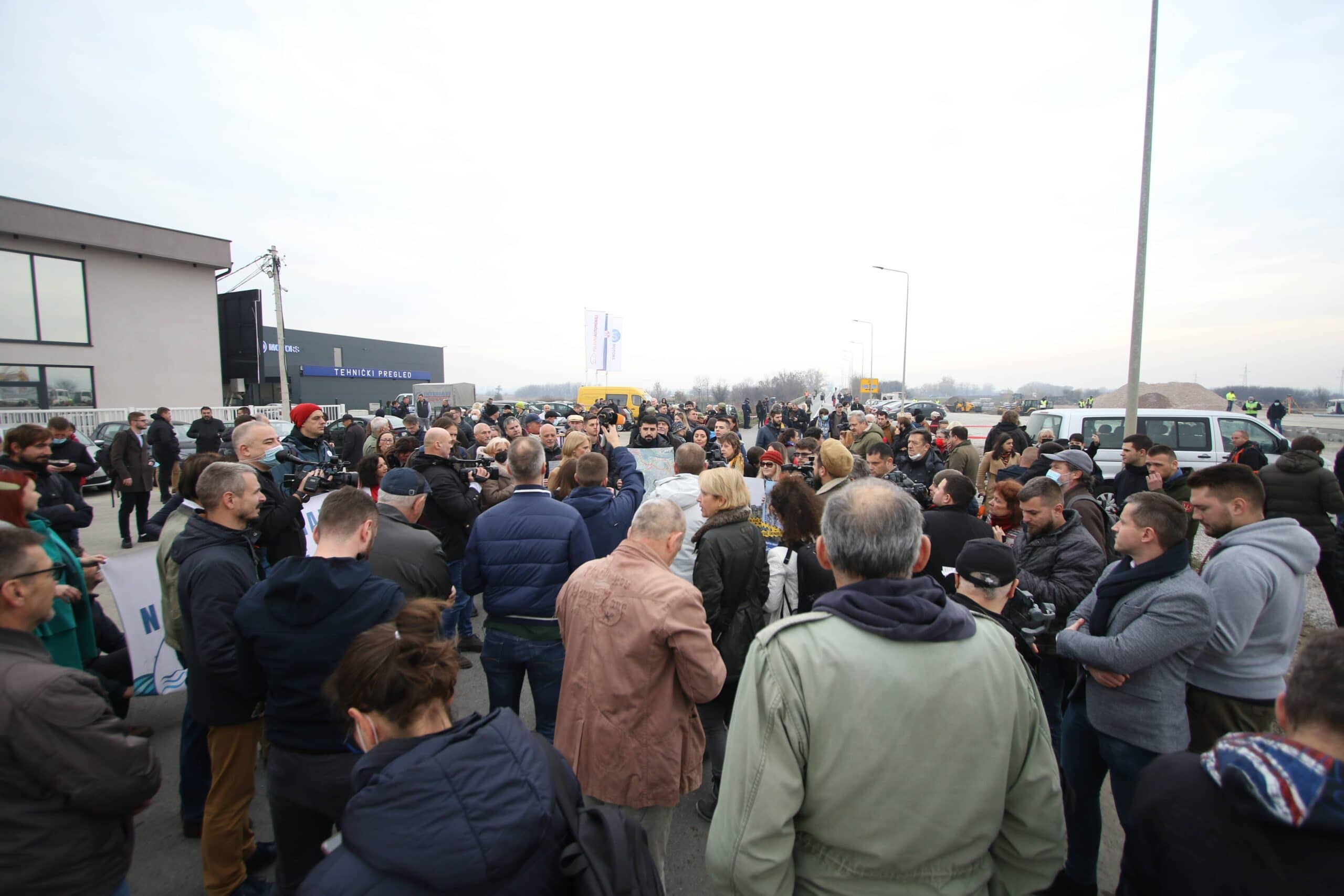 Protest na Makiškom polju: Ćuta pozvao na masovne proteste protiv štetnih projekata (FOTO) 4