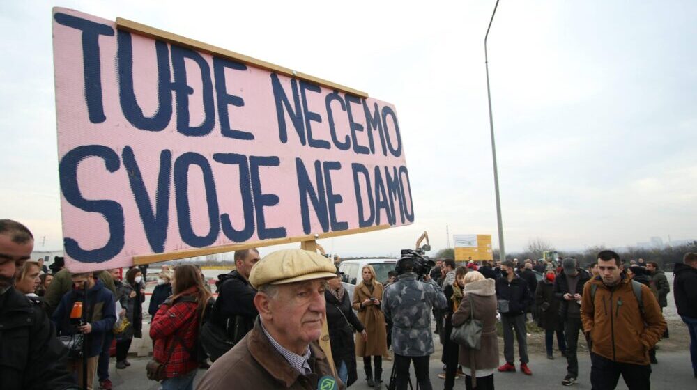 Protest na Makiškom polju: Ćuta pozvao na masovne proteste protiv štetnih projekata (FOTO) 1
