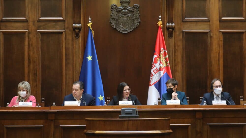 Brnabić: Situacija u oblasti životne sredine je takva da sada samo "gasimo požare" 1