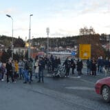 Policija privodi učesnike blokade u Užicu   9
