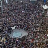Više hiljada građana u Zagrebu na protestu protiv kovid potvrda, napadnut novinar 2