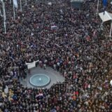 Više hiljada građana u Zagrebu na protestu protiv kovid potvrda, napadnut novinar 2