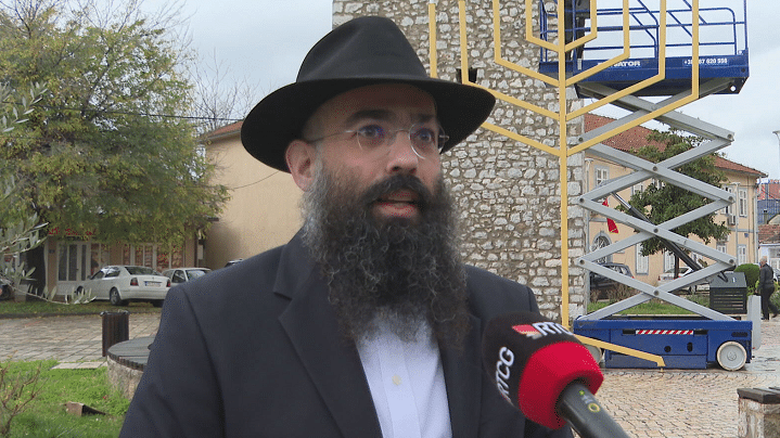 Kod Sat kule u Podgorici osvetljena Menora 1