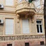 Ispisan grafit u slavu Mladića na prostorijama LSV 4
