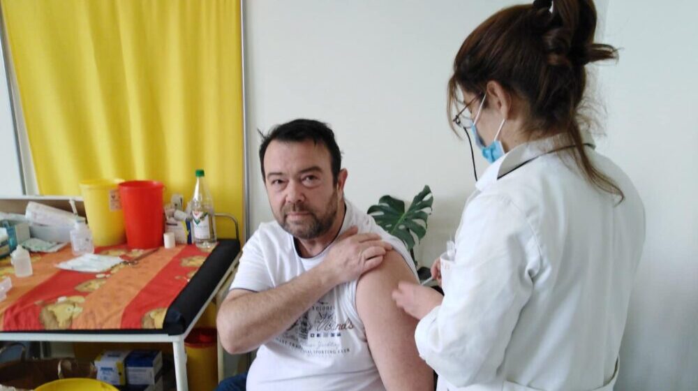 Vakcinacija protiv sezonskog gripa paralelno sa imunizacijom protiv kovida u Boru i Negotinu 1