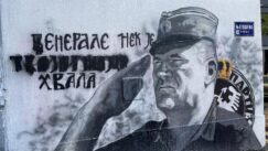 Ćorović i Jaćimović puštene iz pritvora nakon privođenja zbog bacanja jaja na mural Mladiću 7