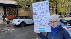 Ćorović i Jaćimović puštene iz pritvora nakon privođenja zbog bacanja jaja na mural Mladiću 6