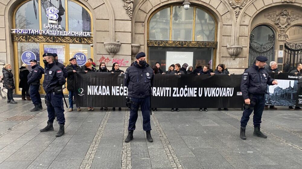 Žene u crnom obeležile godišnjicu vukovarskih zločina 1