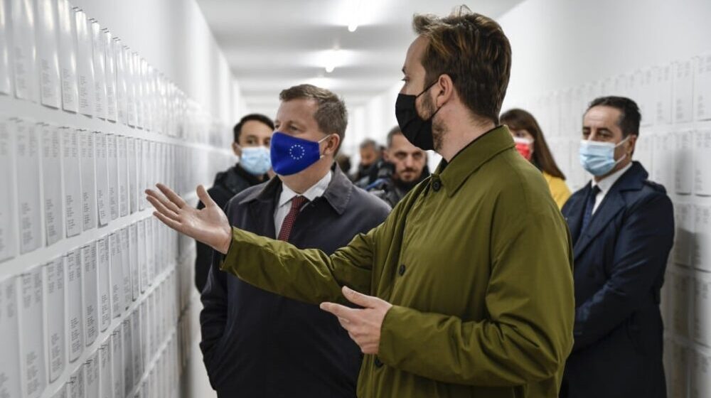 FHP Kosovo otvorio izložbu u znak sećanja na 1.622 nestale osobe tokom rata na Kosovu 1
