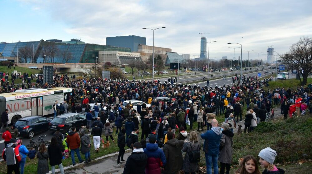 Blokade u više od 50 gradova: Gde će sve građani sutra protestovati 1