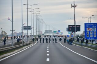 Blokade puteva u Srbiji zbog Zakona o referendumu, problemi sa policijom (FOTO, VIDEO) 18