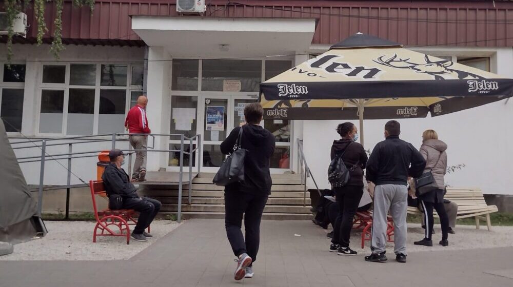 U Kragujevcu već treći dan manje od sto novoobolelih, u Šumadijskom okrugu 123 1