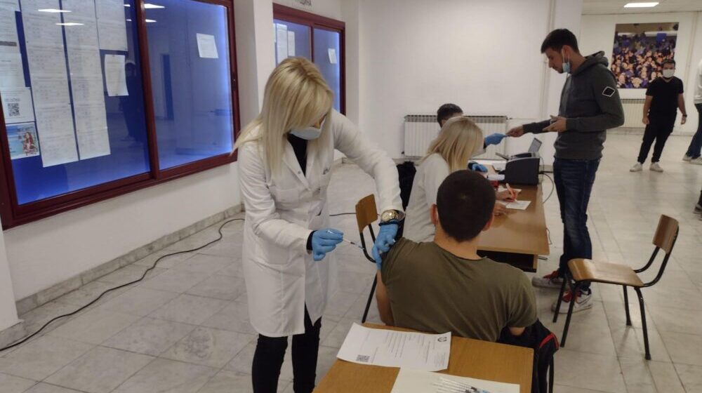 Vakcinacija studenata i profesora danas na kragujevačkom Ekonomskom fakultetu 1