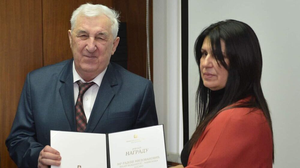 Radošu Milovanoviću uručeno priznanje za rukovođenje 1
