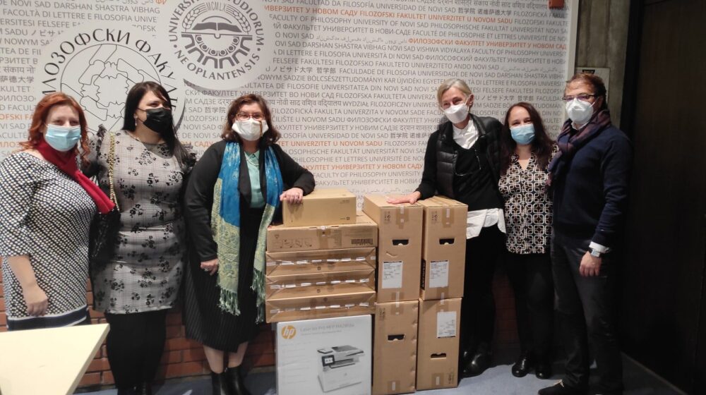Ambasadorka Rumunije uručila vrednu donaciju Filozofskom fakultetu u Novom Sadu 1
