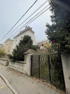 Građevinski inspektor naložio obustavu daljeg izvođenja radova na rušenju vile 3