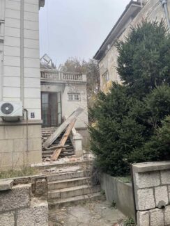 Građevinski inspektor naložio obustavu daljeg izvođenja radova na rušenju vile 2