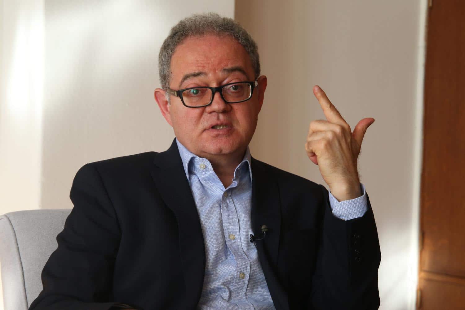 Lutovac: Za Srbe u Crnoj Gori mnogo je bolje da se Vučić ne bavi njima; Movsesijan: Vučić je piroman koji gasi vatru 3 Lutovac: Za Srbe u Crnoj Gori mnogo je bolje da se Vučić ne bavi njima; Movsesijan: Vučić je piroman koji gasi vatru 3