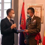 Stefanović uručio vojnu spomen-medalju španskom generalu Martinez-Faleru 11