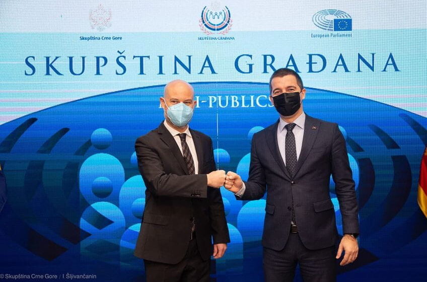 Bilčik Crnoj Gori: Mislite o mladim generacijama 1