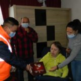 Donacija kineskih radnika porodici Gajić iz Majdanpeka 1
