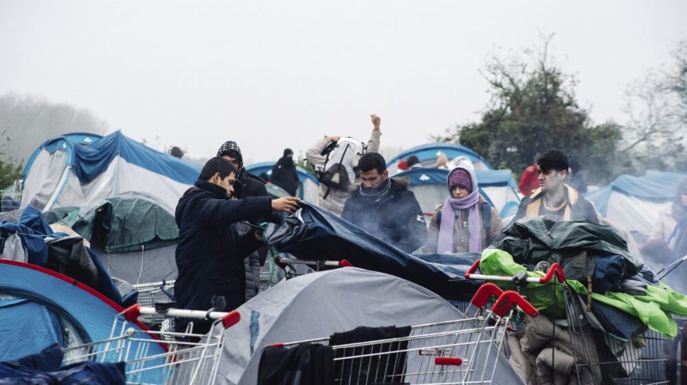Na severu Francuske evakuisan kamp sa 1.000 migranata 1