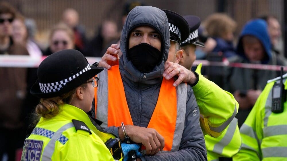Ekološki aktivisti blokirali puteve ispred britanskog parlamenta 1
