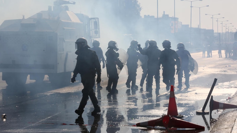 Sukob grčke policije i vatrogasaca koji traže ugovore na neodređeno 1
