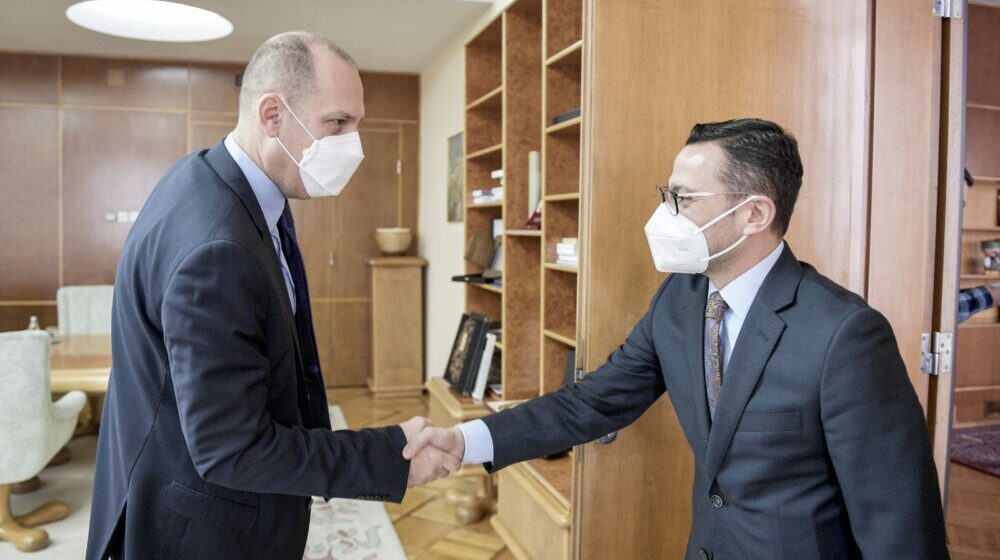 Lončar sa direktorom Fajzera: Ugovor o nabavci leka protiv korone potpisale SAD, Australija, Velika Britanija i Srbija 1
