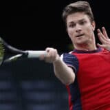 Kecmanović izgubio u prvom kolu mastersa u Parizu 11