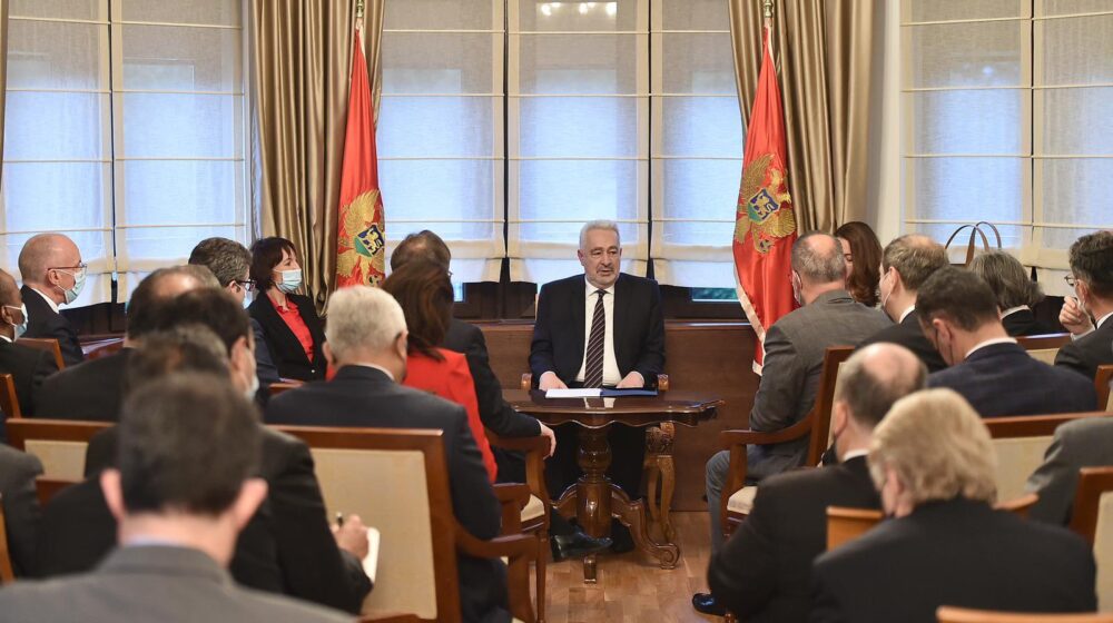 Zdravko Krivokapić sa ambasadorima 1