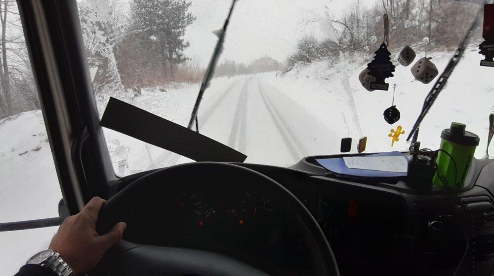 Prvi sneg napravio haos na putevima u BiH (VIDEO) 1