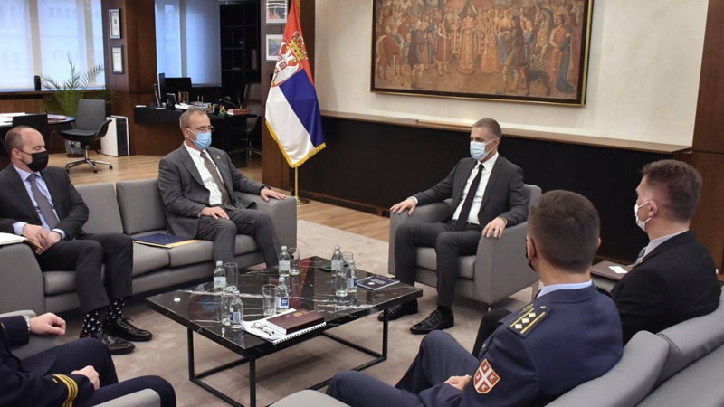 Stefanović razgovarao sa ambasadorom SAD Godfrijem o saradnji u oblasti odbrane 1