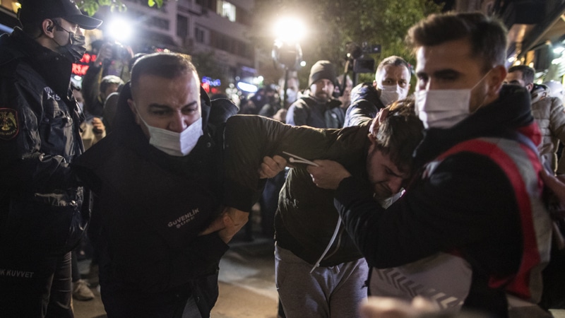 Turska policija razbila protest zbog rasta troškova života, demonstranti tražili ostavku Erdogana 1