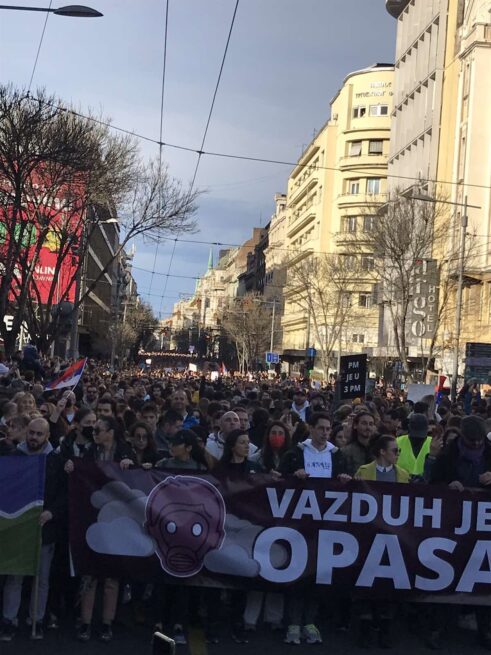 Hiljade građana na protestu "za bezopasan vazduh" na Terazijama 35
