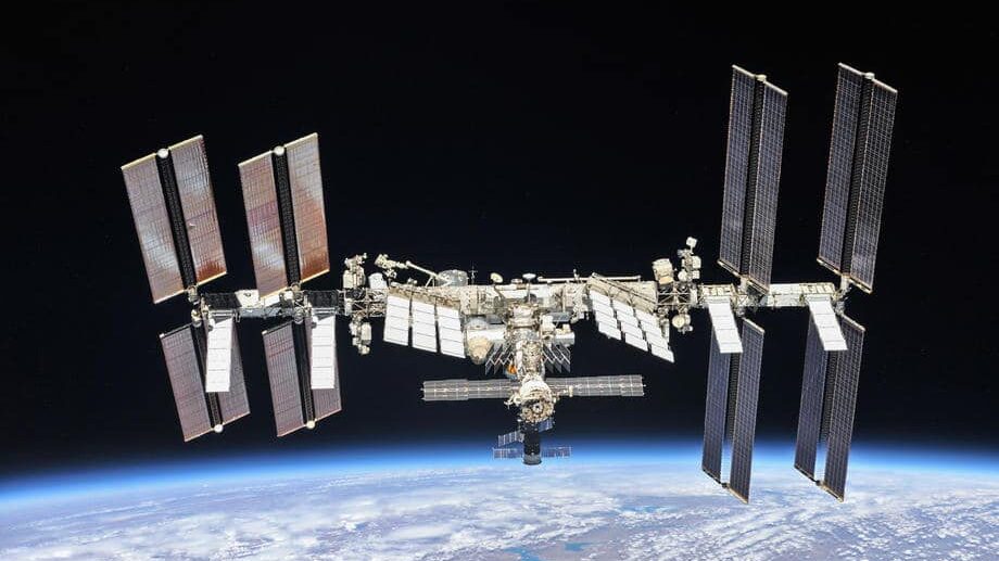 Astronautima na Međunarodnoj svemirskoj stanici naređeno da se privremeno sklone dok se otklanja uzrok curenja vazduha