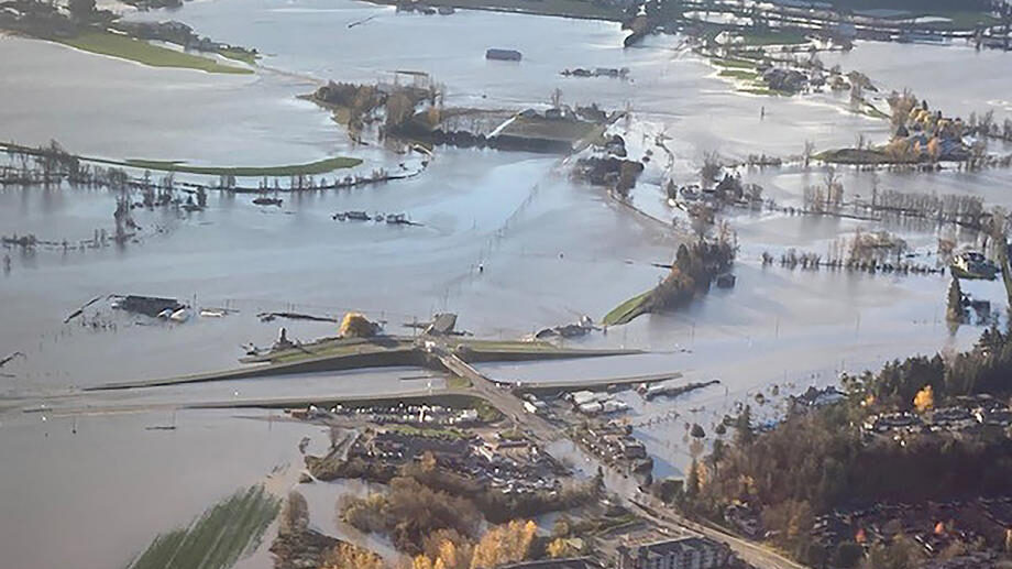 Vankuver odsečen od sveta, blokiran naftovod, šteta od poplava u Kanadi meri se milijardama dolara 2 Vankuver odsečen od sveta, blokiran naftovod, šteta od poplava u Kanadi meri se milijardama dolara 2