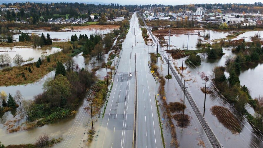 Vankuver odsečen od sveta, blokiran naftovod, šteta od poplava u Kanadi meri se milijardama dolara 1