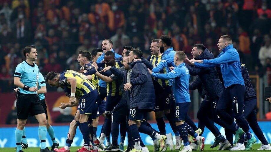 Navijač Fenerbahčea umro od srčanog udara posle gola ekipe u nadoknadi vremena 1