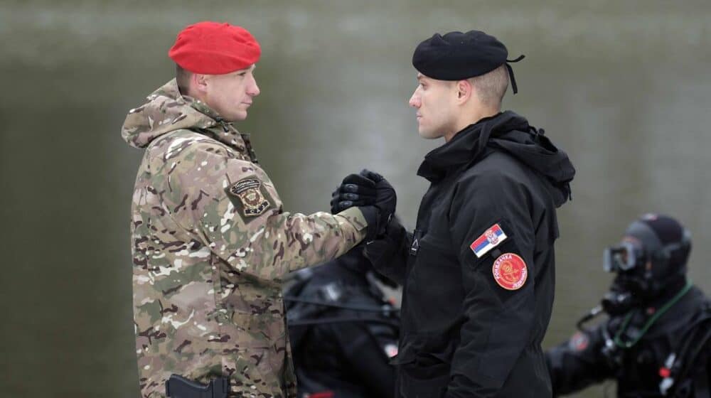 Na jezeru Perućac održana zajednička obuka Žandarmerije Srbije i antiterorističke jedinice RS (FOTO) 1