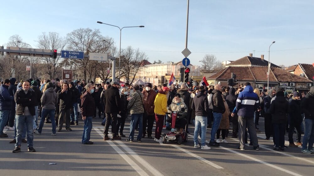 Policija na blokadu odgovorila kontrablokadom 1