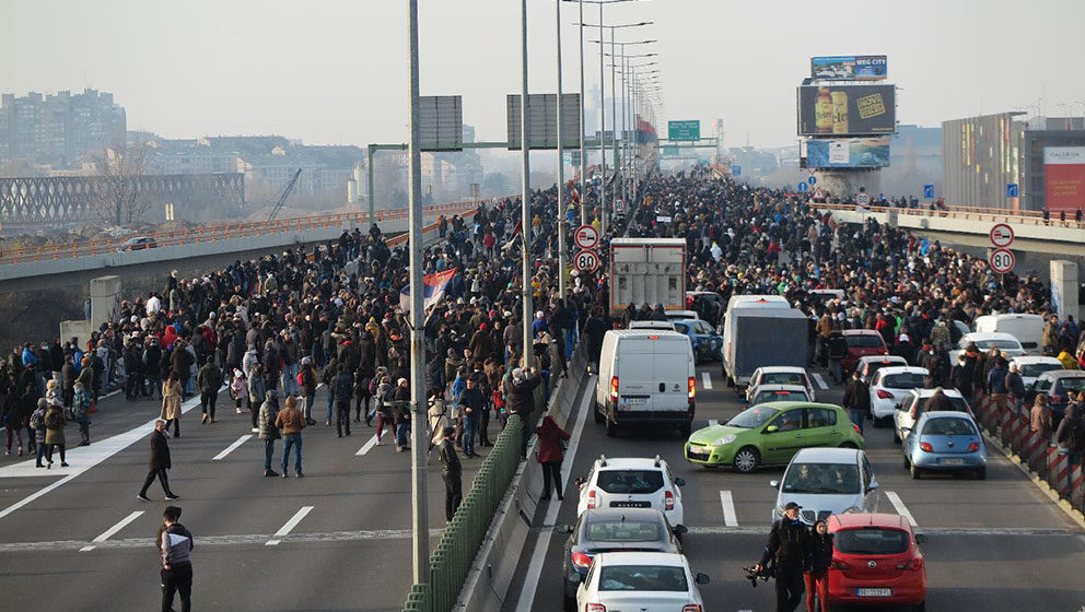 Protesti u Srbiji - druga tema po zastupljenosti u informativnim emisijama 1