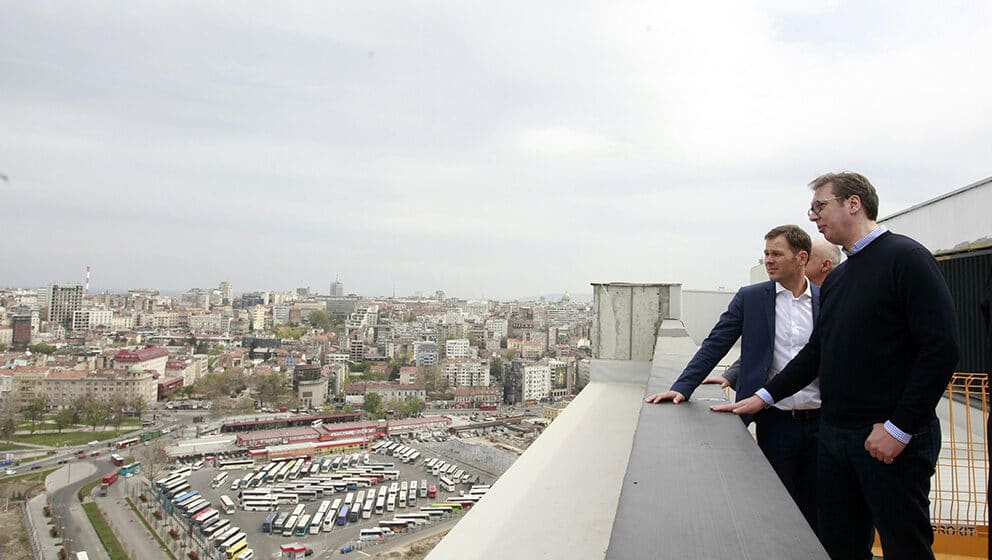 Političke "preživarske farme" i njihove "gazde" 1