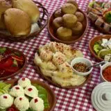 Pije se i jede čak i u "biblioteci" 10