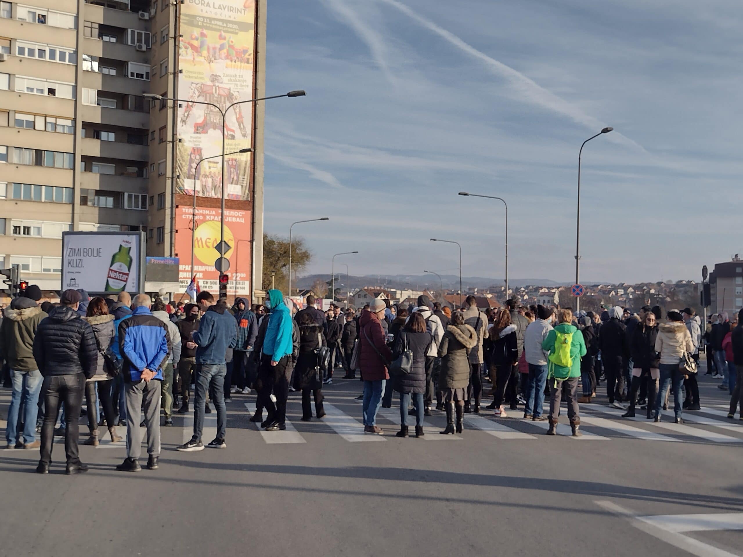 Policija na blokadu odgovorila kontrablokadom 3