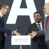 Surlić: Protesti protiv Vučića u Tirani motivisani unutrašnjom politikom Albanije 7