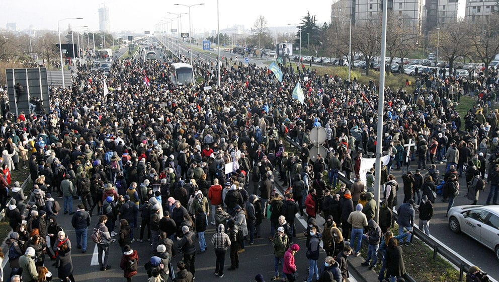 Veći deo opozicije van referendumske kampanje, okrenuti protestima i izborima 1