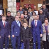 Selaković i Gujon uručili pomoć za 35 srpskih domaćinstava u Bosanskom Petrovcu 11